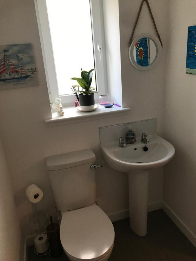 Modern And Bright Home In Quiet And Central Areaインヴァネス エクステリア 写真