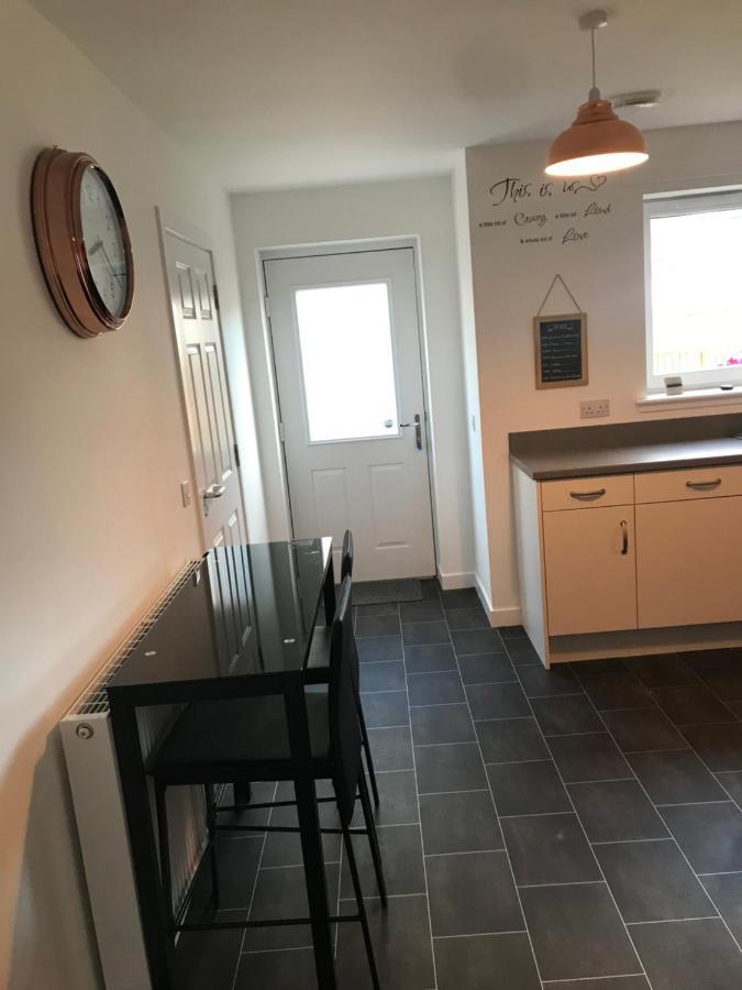 Modern And Bright Home In Quiet And Central Areaインヴァネス エクステリア 写真