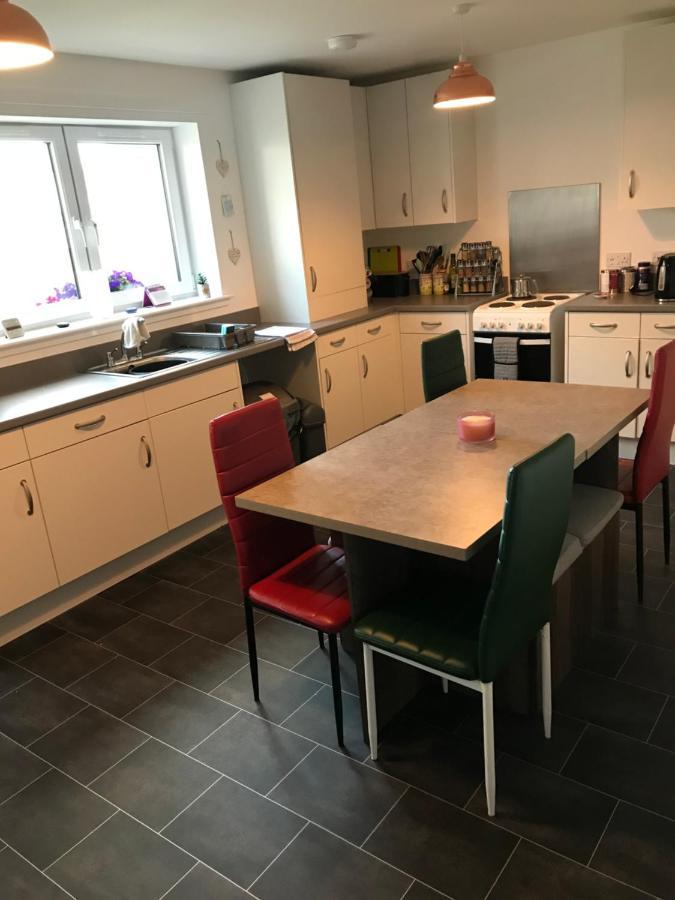 Modern And Bright Home In Quiet And Central Areaインヴァネス エクステリア 写真
