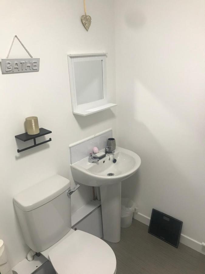 Modern And Bright Home In Quiet And Central Areaインヴァネス エクステリア 写真